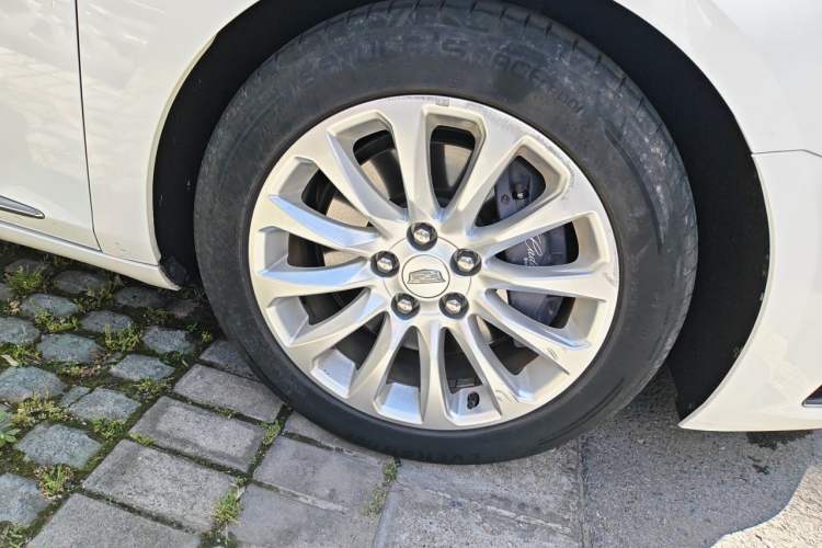 Used Cadillac XTS 2018 28T Tech Edition Right Front Wheel Hub