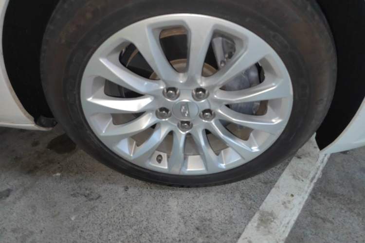 Used Cadillac XTS 2018 28T Elite Edition Right Front Wheel Hub