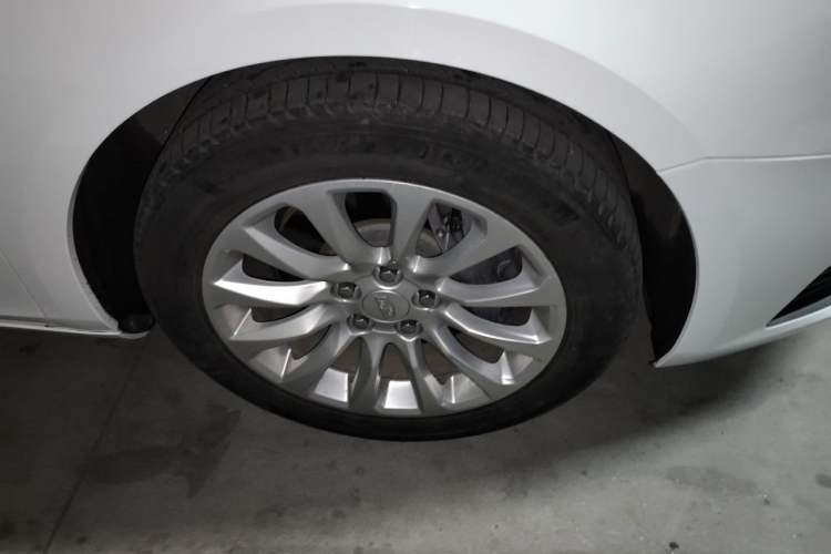Used Cadillac XTS 2018 28T Tech Edition Right Front Wheel Hub