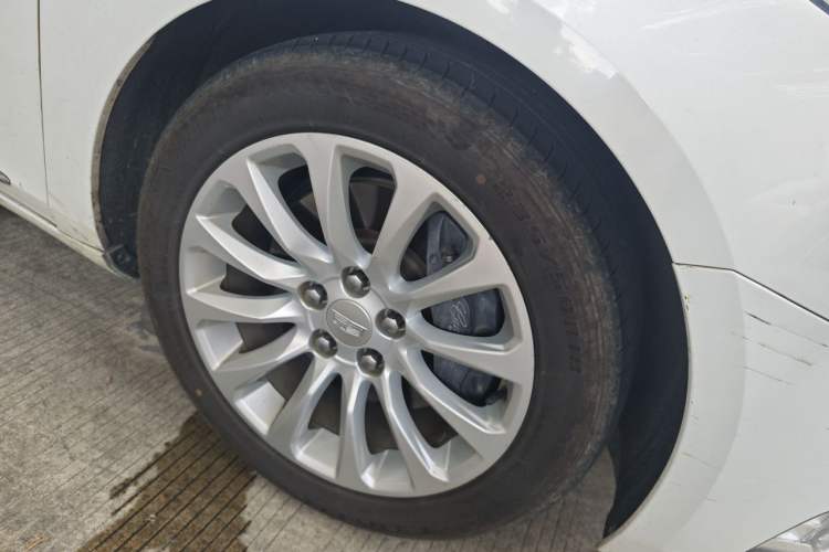 Used Cadillac XTS 2018 28T Elite Edition Right Front Wheel Hub