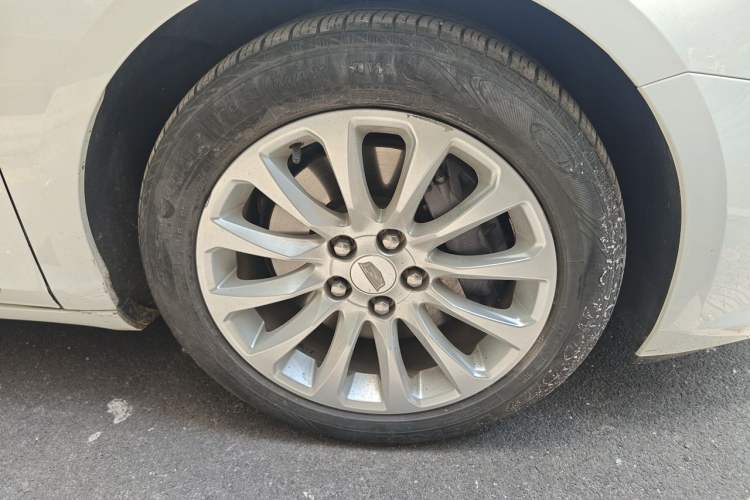 Used Cadillac XTS 2018 28T Tech Edition Right Front Wheel Hub