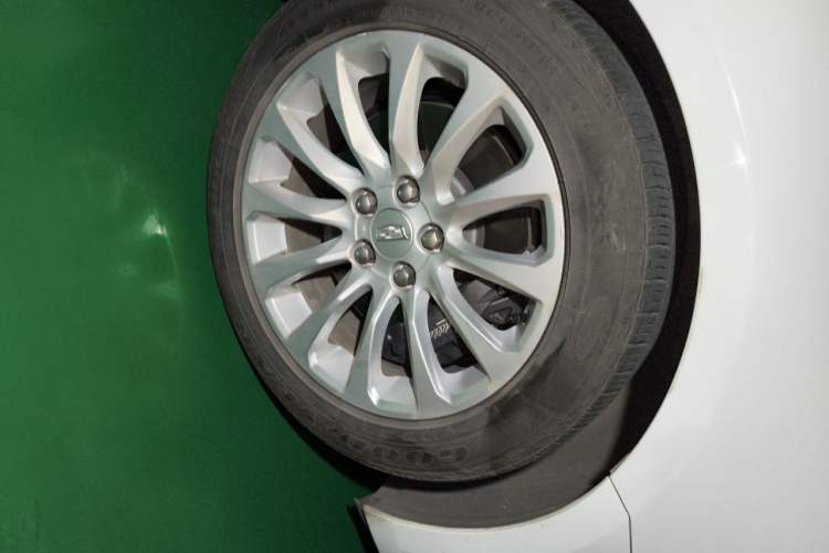 Used Cadillac XTS 2018 28T Tech Edition Right Front Wheel Hub