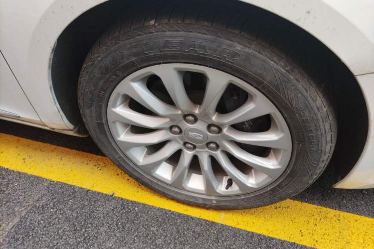 Used Cadillac XTS 2018 28T Elite Edition Right Front Wheel Hub