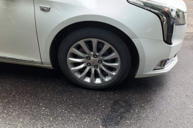 Used Cadillac XTS 2018 28T Elite Edition Right Front Wheel Hub