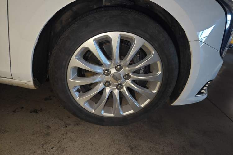 Used Cadillac XTS 2018 28T Tech Edition Right Front Wheel Hub