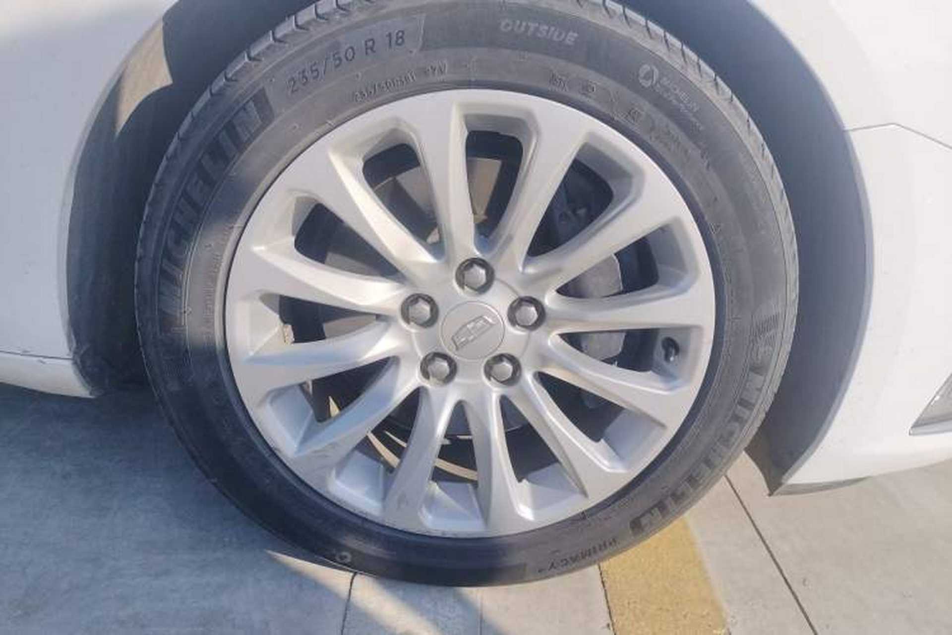 Used Cadillac XTS 2018 28T Elite Edition Right Front Wheel Hub