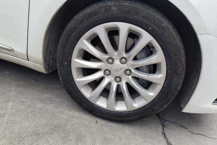 Used Cadillac XTS 2018 28T Tech Edition Right Front Wheel Hub