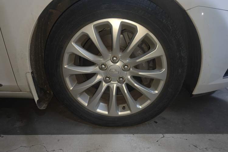 Used Cadillac XTS 2018 28T Tech Edition Right Front Wheel Hub