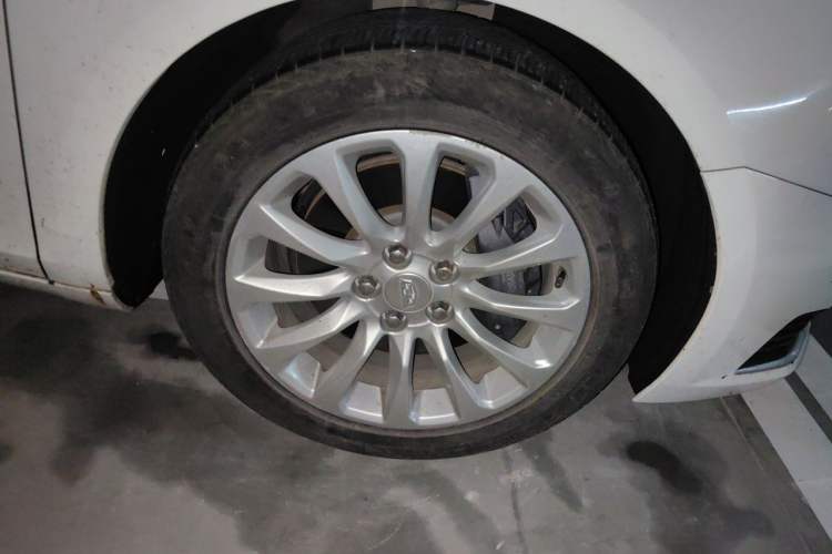 Used Cadillac XTS 2018 28T Tech Edition Right Front Wheel Hub