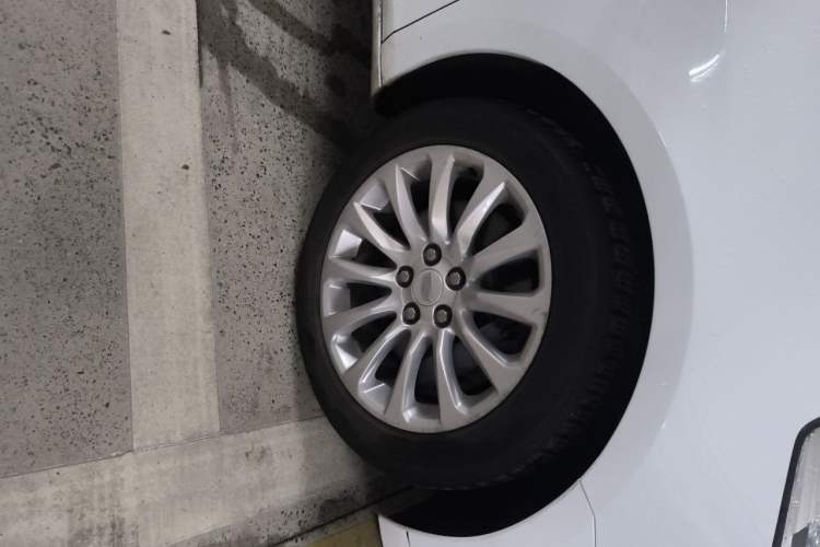 Used Cadillac XTS 2018 28T Tech Edition Right Front Wheel Hub
