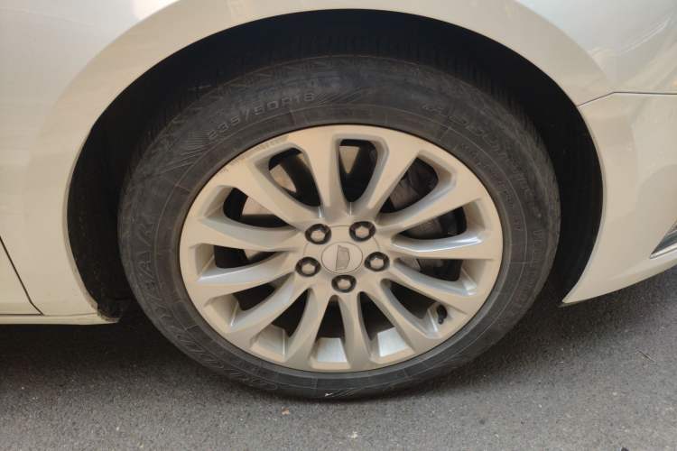 Used Cadillac XTS 2018 28T Elite Edition Right Front Wheel Hub