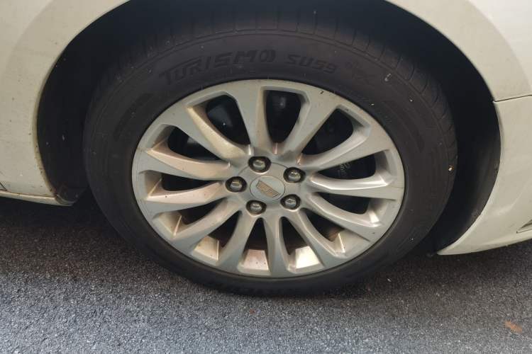 Used Cadillac XTS 2018 28T Elite Edition Right Front Wheel Hub
