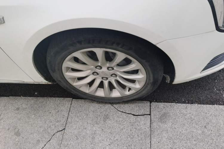 Used Cadillac XTS 2018 28T Tech Edition Right Front Wheel Hub