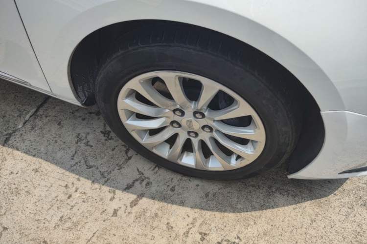 Used Cadillac XTS 2018 28T Elite Edition Right Front Wheel Hub