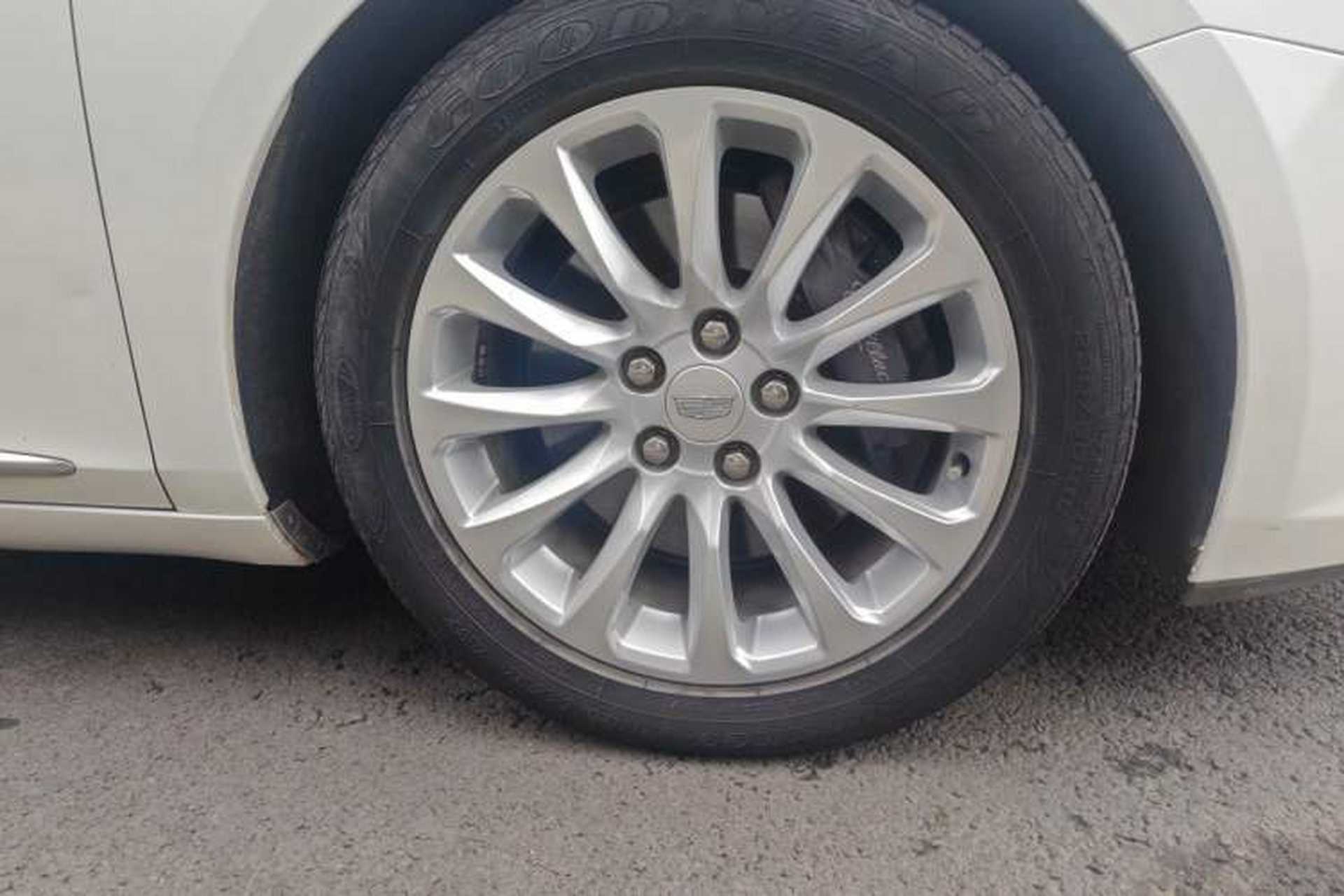 Used Cadillac XTS 2018 28T Tech Edition Right Front Wheel Hub