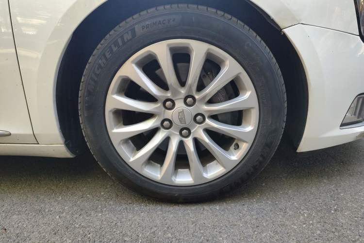Used Cadillac XTS 2018 28T Elite Edition Right Front Wheel Hub