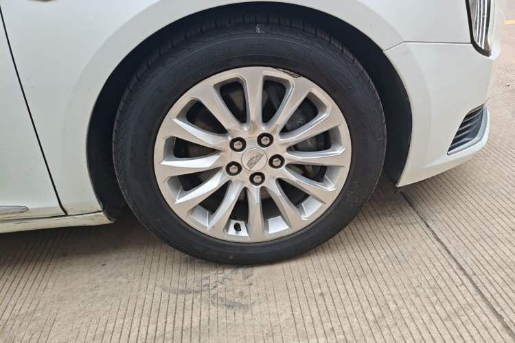 Used Cadillac XTS 2018 28T Tech Edition Right Front Wheel Hub