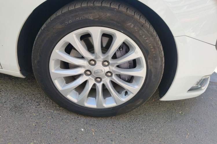 Used Cadillac XTS 2018 28T Elite Edition Right Front Wheel Hub