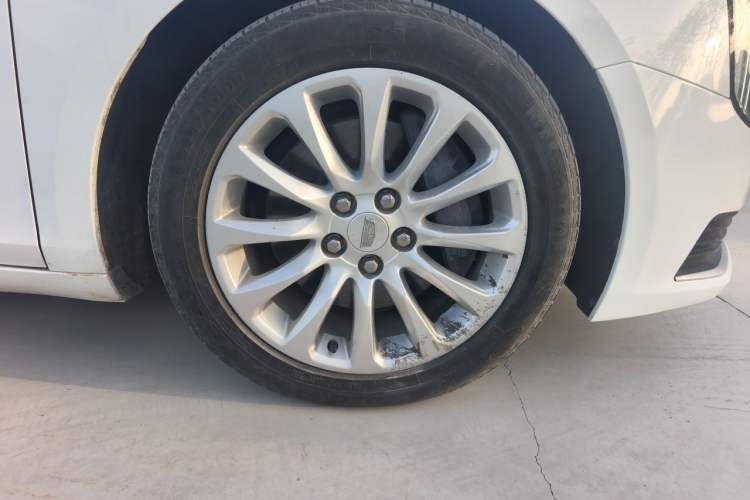 Used Cadillac XTS 2018 28T Tech Edition Right Front Wheel Hub