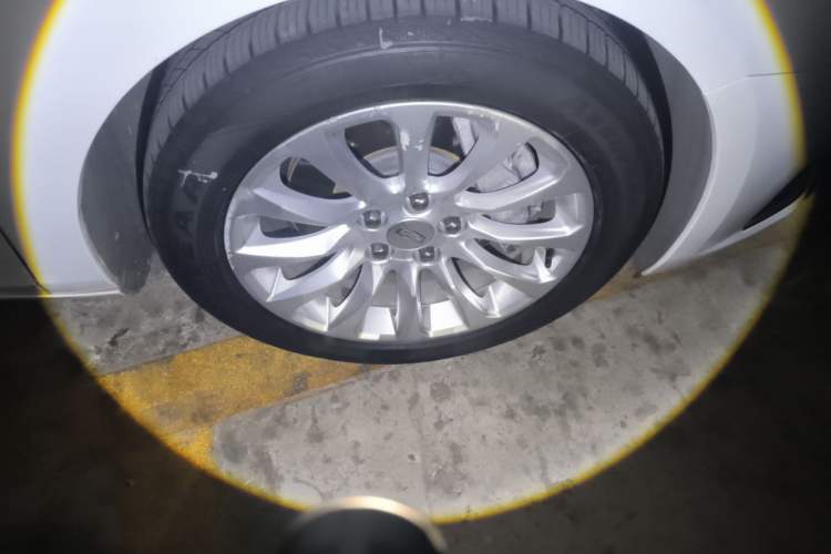 Used Cadillac XTS 2018 28T Tech Edition Right Front Wheel Hub