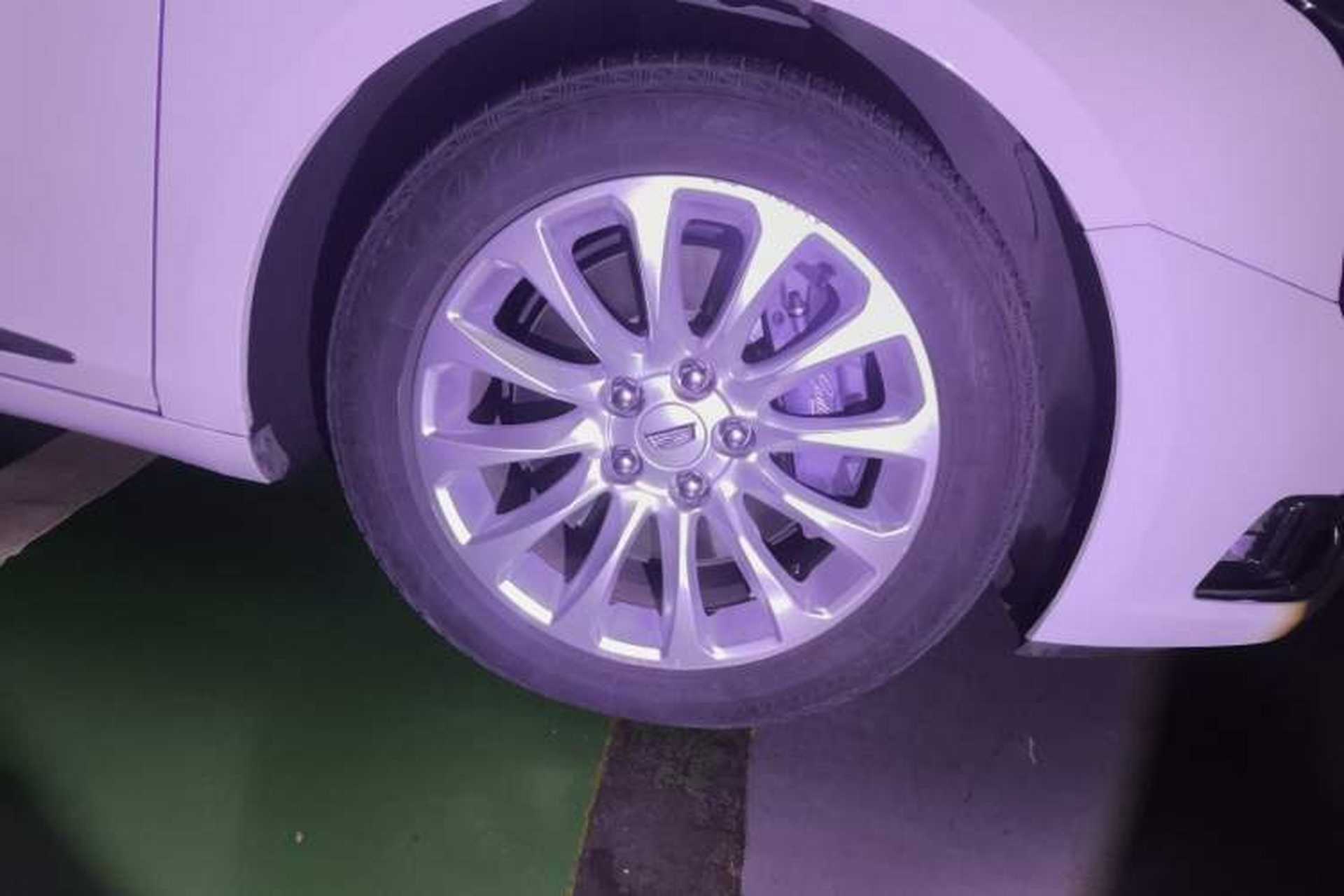 Used Cadillac XTS 2018 28T Elite Edition Right Front Wheel Hub