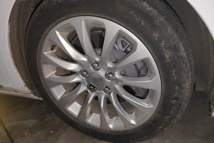 Used Cadillac XTS 2018 28T Elite Edition Right Front Wheel Hub
