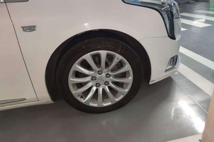 Used Cadillac XTS 2018 28T Elite Edition Right Front Wheel Hub