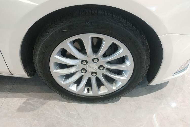 Used Cadillac XTS 2018 28T Elite Edition Right Front Wheel Hub