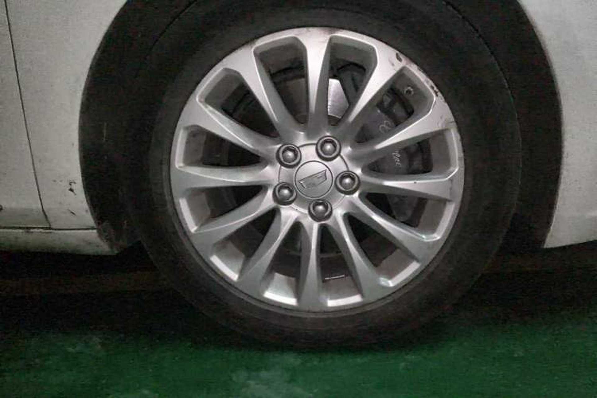 Used Cadillac XTS 2018 28T Elite Edition Right Front Wheel Hub