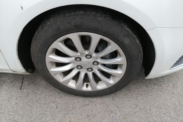 Used Cadillac XTS 2018 28T Tech Edition Right Front Wheel Hub