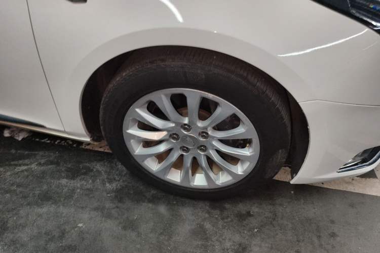 Used Cadillac XTS 2018 28T Elite Edition Right Front Wheel Hub