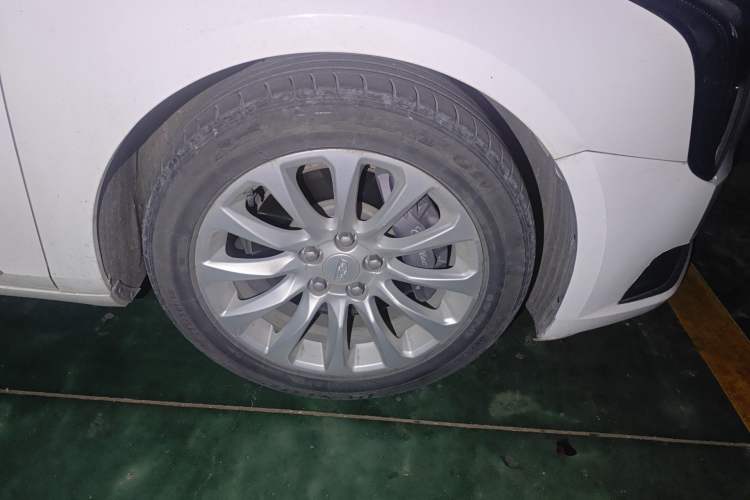 Used Cadillac XTS 2018 28T Tech Edition Right Front Wheel Hub