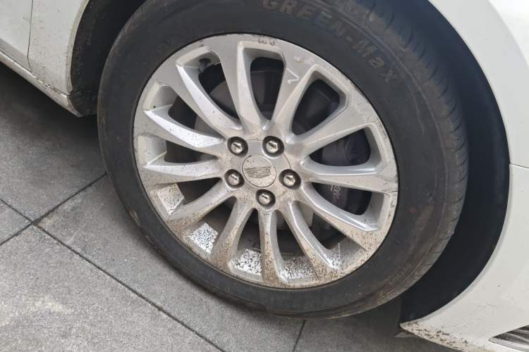 Used Cadillac XTS 2018 28T Tech Edition Right Front Wheel Hub