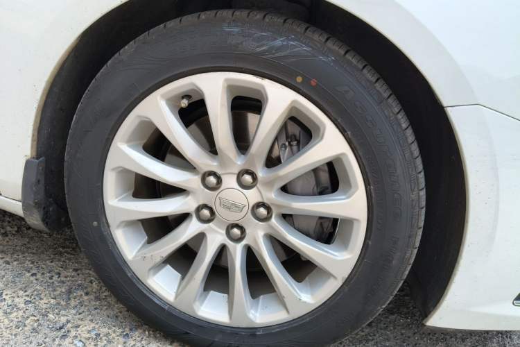 Used Cadillac XTS 2018 28T Tech Edition Right Front Wheel Hub