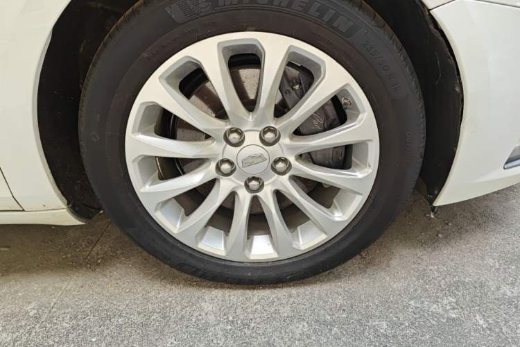 Used Cadillac XTS 2018 28T Elite Edition Right Front Wheel Hub