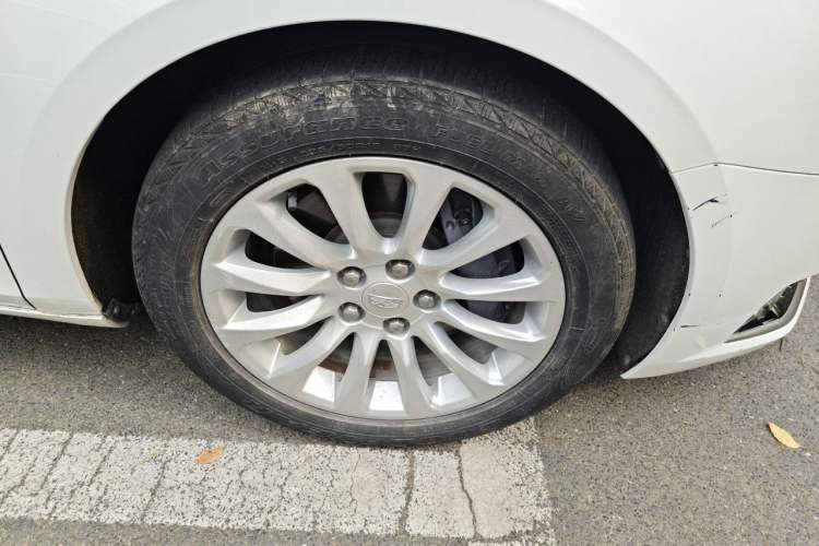 Used Cadillac XTS 2018 28T Elite Edition Right Front Wheel Hub