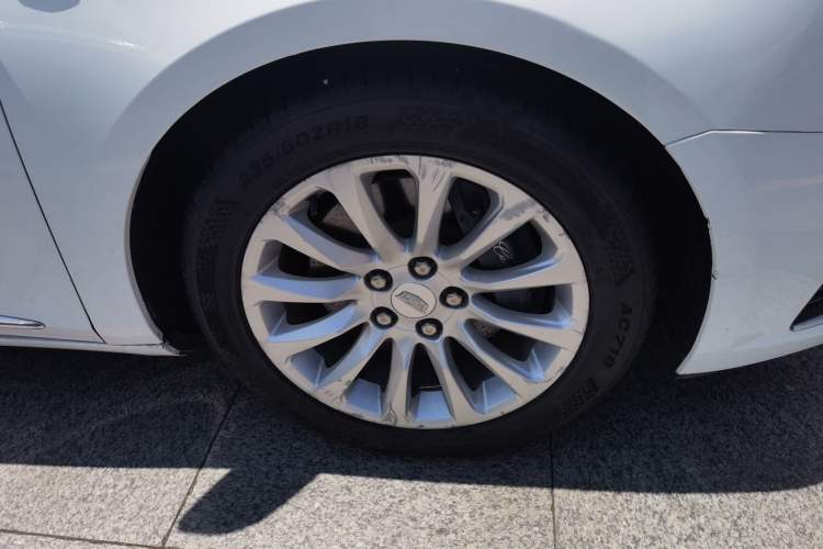 Used Cadillac XTS 2018 28T Tech Edition Right Front Wheel Hub