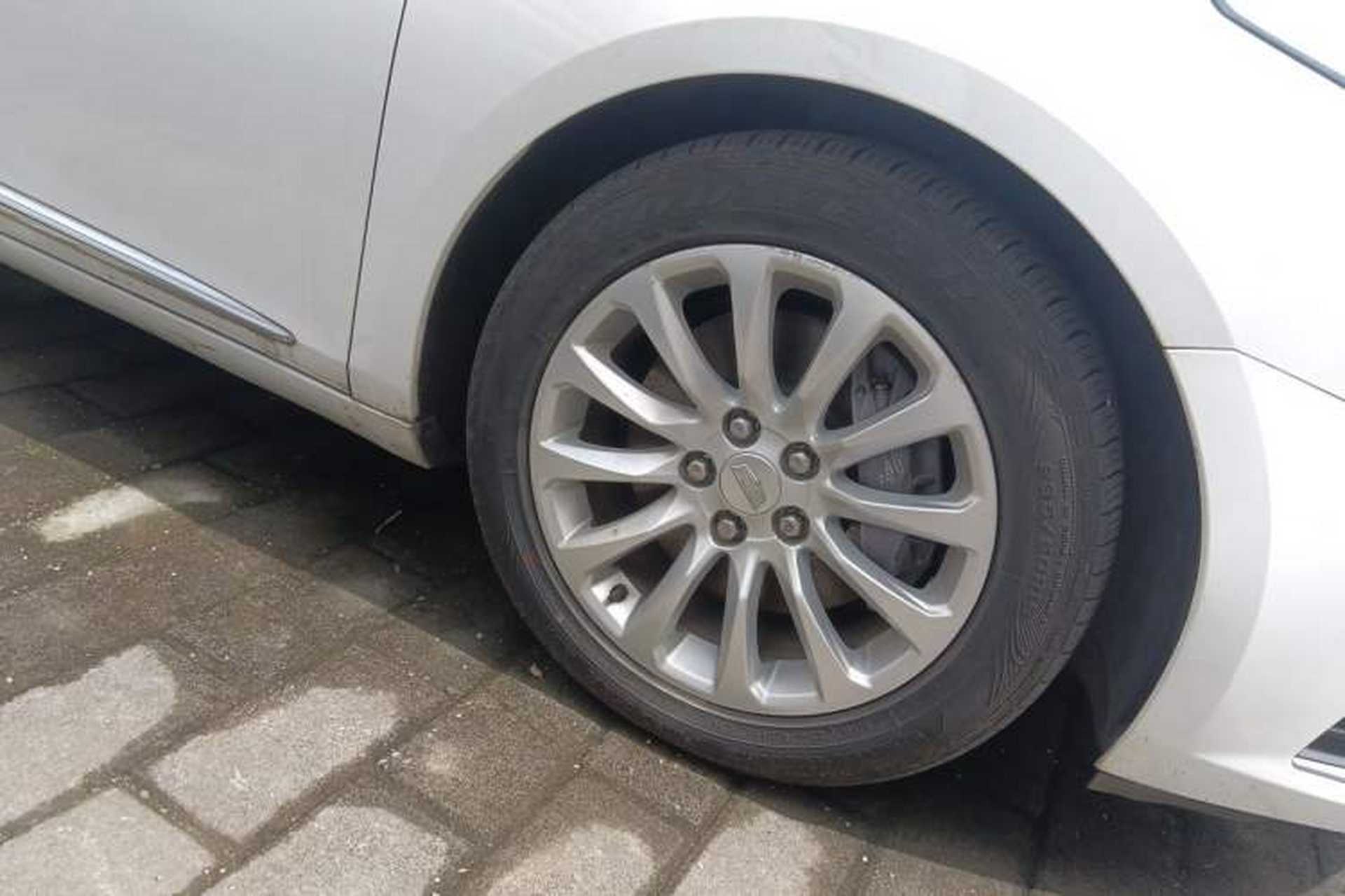 Used Cadillac XTS 2018 28T Tech Edition Right Front Wheel Hub