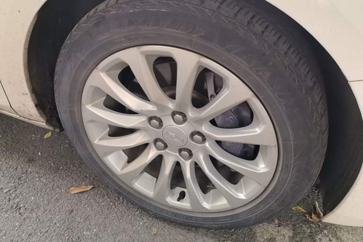 Used Cadillac XTS 2018 28T Tech Edition Right Front Wheel Hub