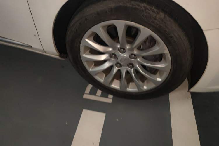 Used Cadillac XTS 2018 28T Tech Edition Right Front Wheel Hub
