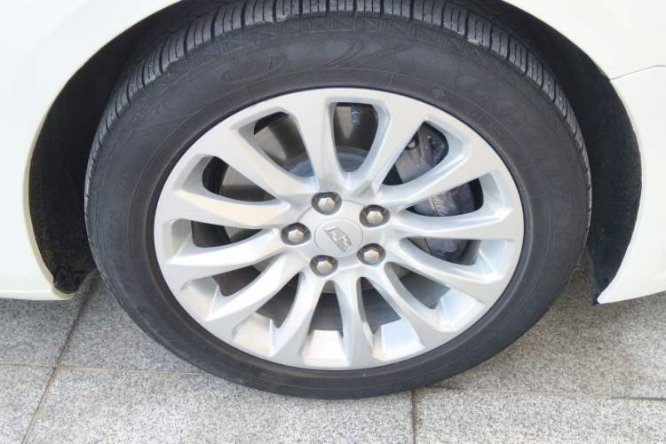 Used Cadillac XTS 2018 28T Tech Edition Right Front Wheel Hub