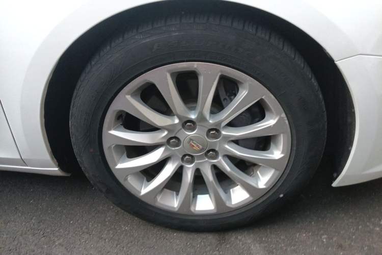 Used Cadillac XTS 2018 28T Tech Edition Right Front Wheel Hub