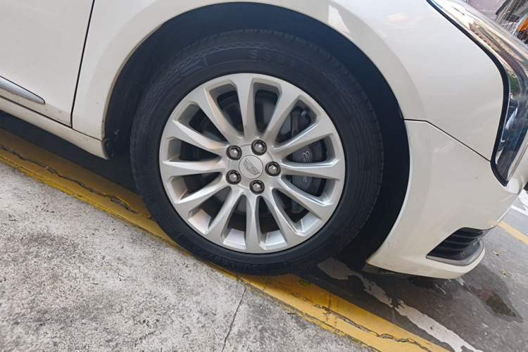 Used Cadillac XTS 2018 28T Tech Edition Right Front Wheel Hub