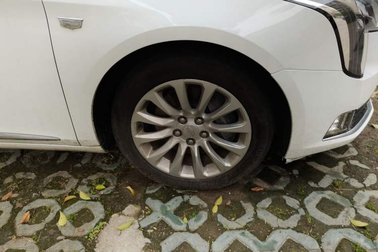 Used Cadillac XTS 2018 28T Elite Edition Right Front Wheel Hub