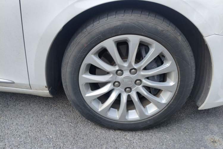 Used Cadillac XTS 2018 28T Elite Edition Right Front Wheel Hub