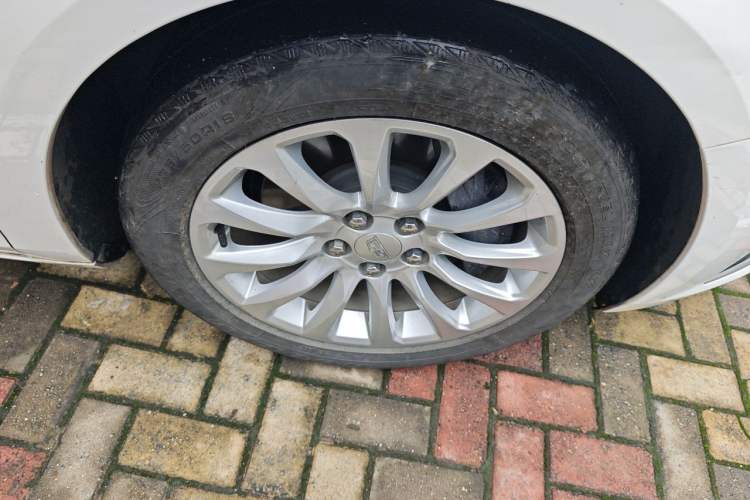 Used Cadillac XTS 2018 28T Tech Edition Right Front Wheel Hub