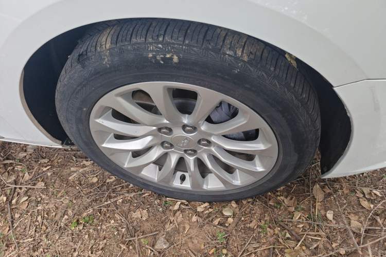 Used Cadillac XTS 2018 28T Tech Edition Right Front Wheel Hub