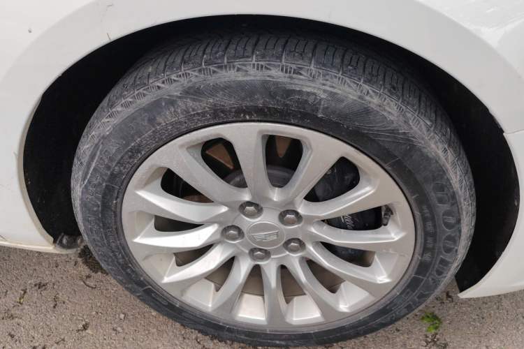 Used Cadillac XTS 2018 28T Elite Edition Right Front Wheel Hub