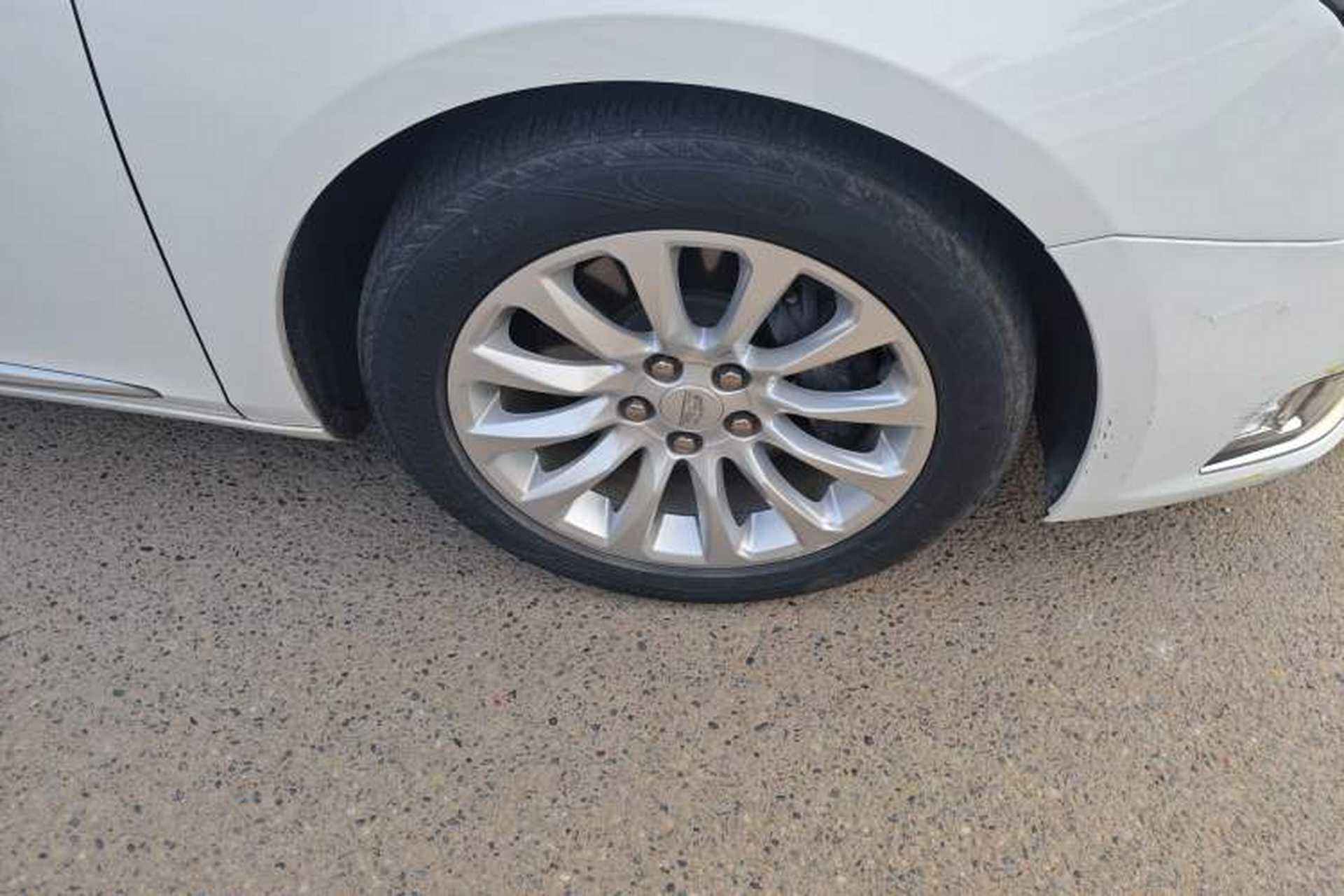 Used Cadillac XTS 2018 28T Elite Edition Right Front Wheel Hub