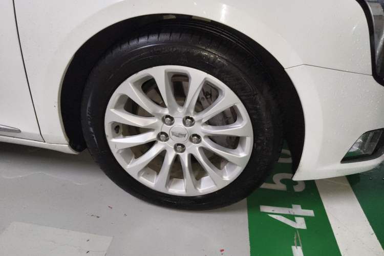 Used Cadillac XTS 2018 28T Elite Edition Right Front Wheel Hub